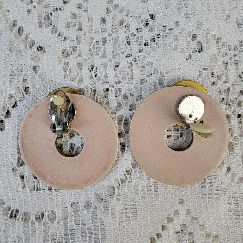 Two pairs of Vintage Clip On Earrings - Picture 7 of 12
